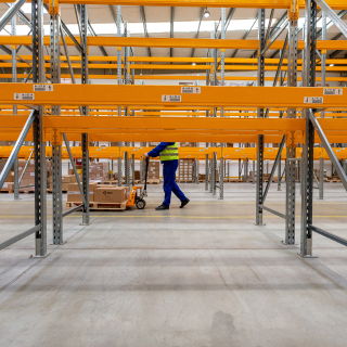  Кастомизированное программное обеспечение и WMS-системы для складской
          логистики: